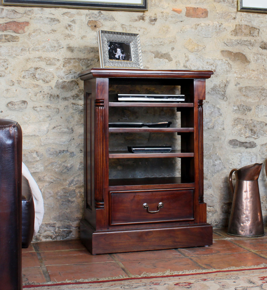 Baumhaus La Roque Entertainment Cabinet